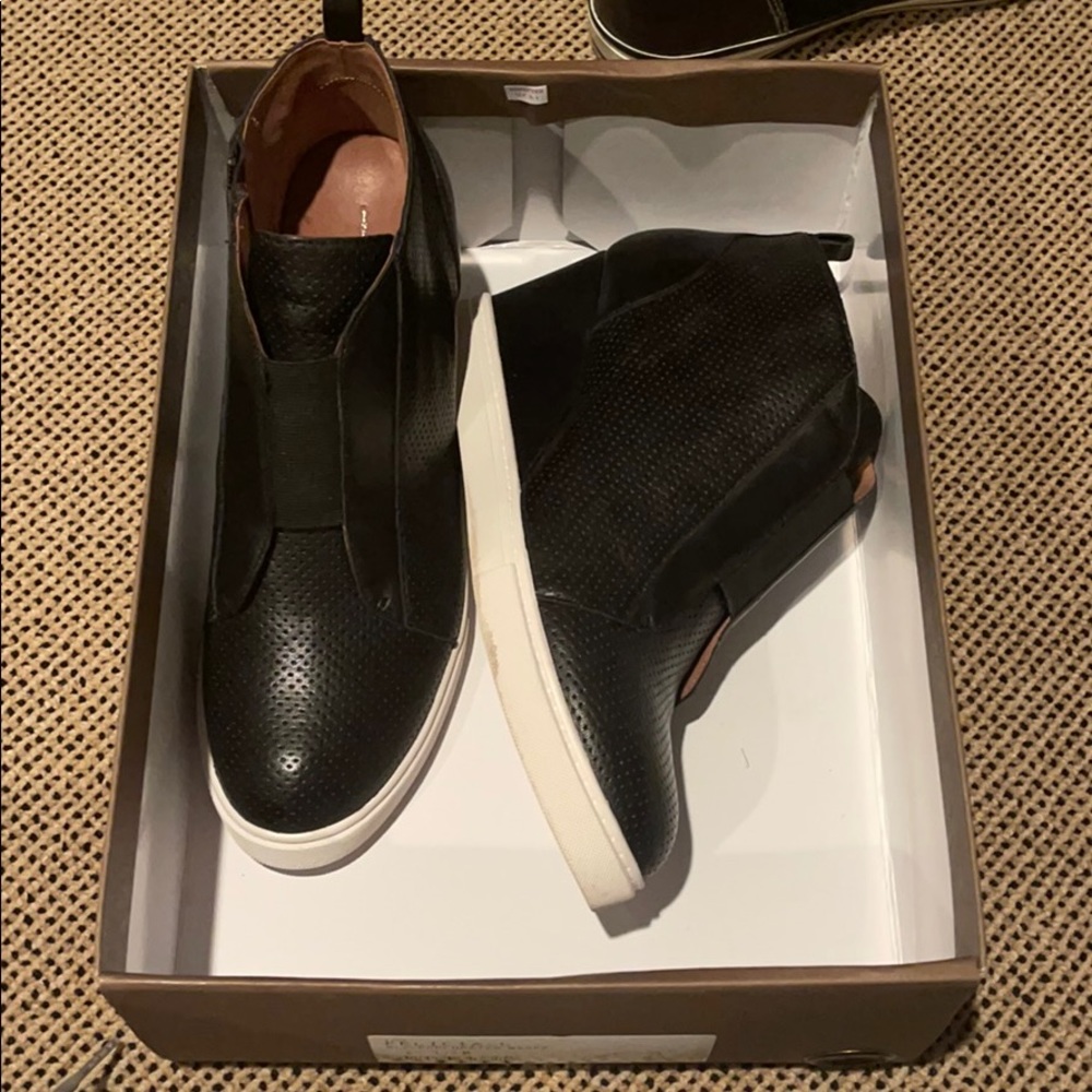 Palio Felicia black perforated nappa